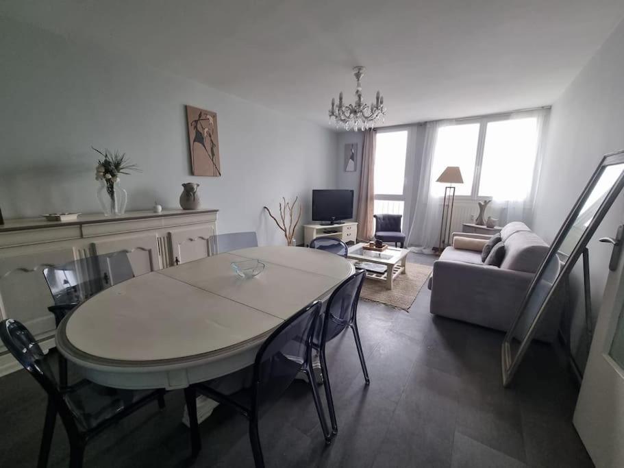 Apartment Panorama Lillois, Concierge-city *
