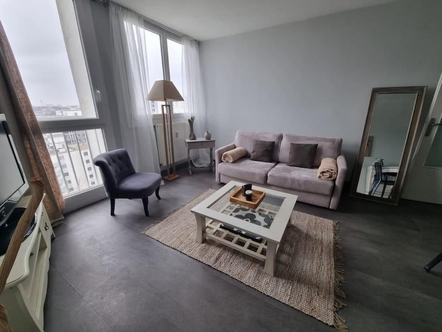 Apartment Panorama Lillois, Concierge-city